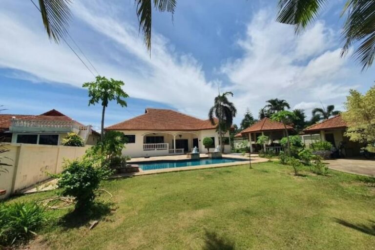 5 Bedroom Pool Villa for Sale in Nong Pla Lai Pattaya - 80572SSEPH (1)